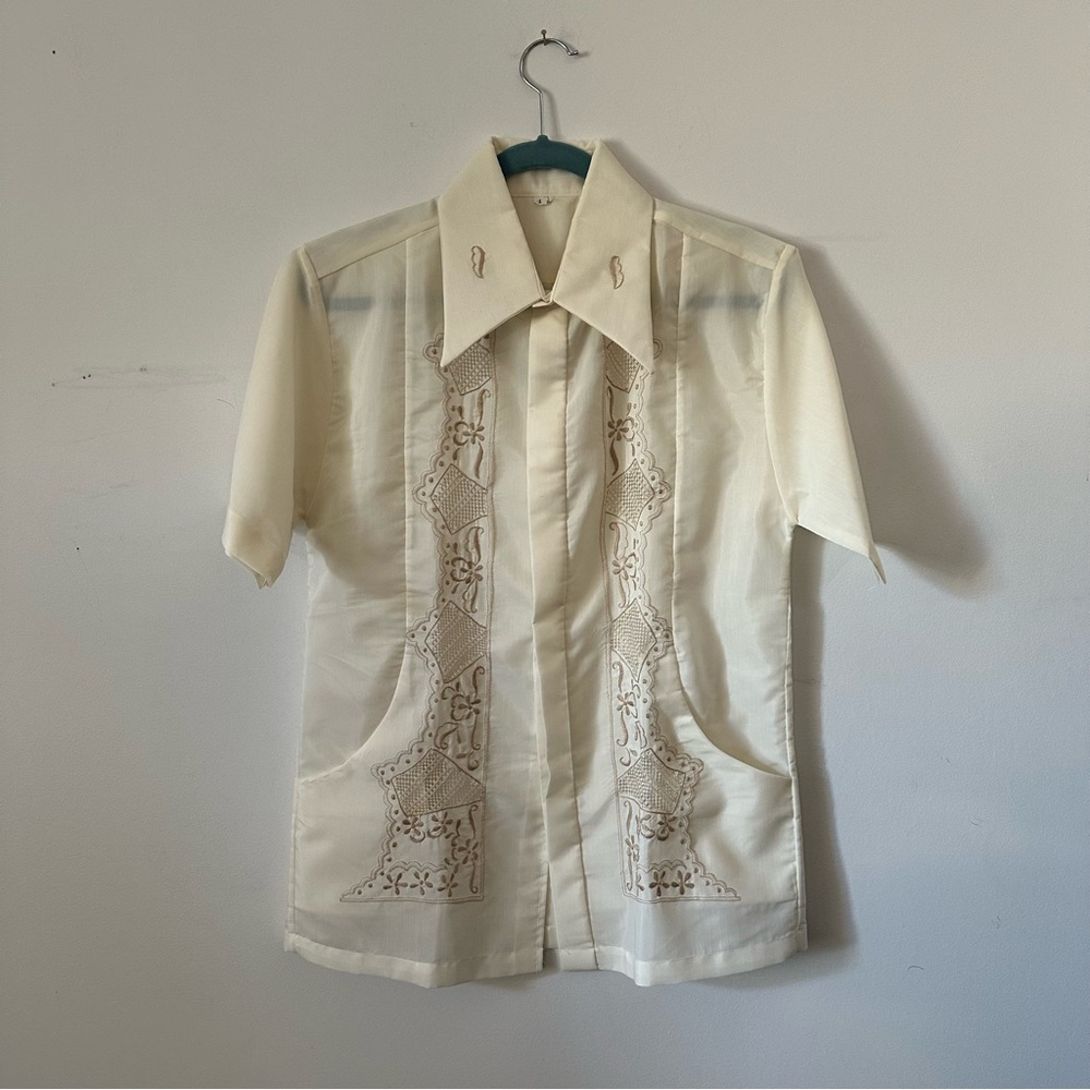 21 " chest Dagger Collar Embroidered  Shirt Deadstock 70s from Philippines